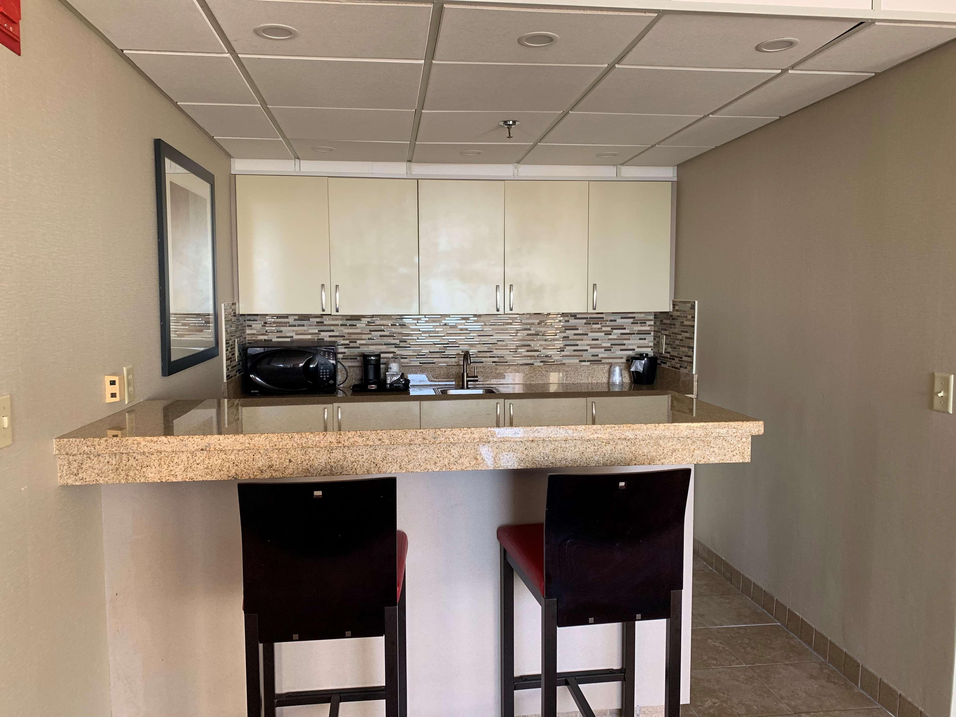 Hotel Western Executive New Haven-west Haven West Haven